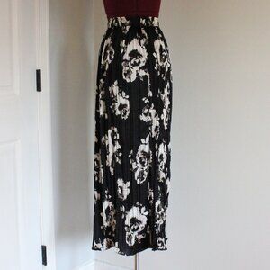 Simply Vera Wang Black and White Floral Midi/Maxi Skirt